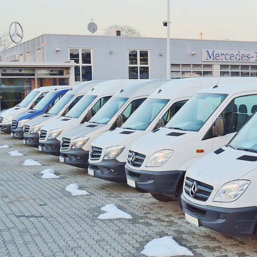 car-dealers-587556_1280.jpg
